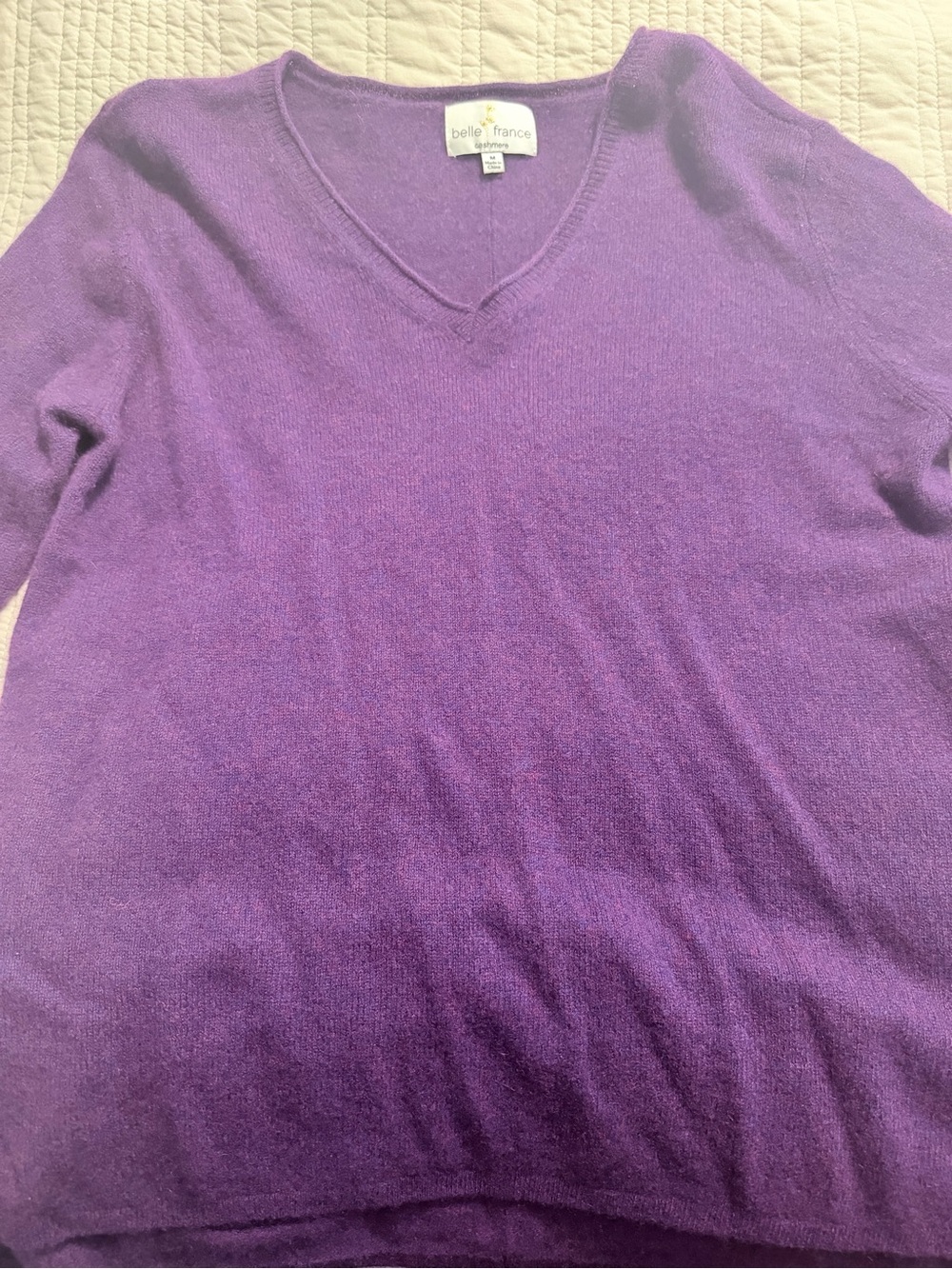 100% Cashmere Belle France Women's V-Neck Sweater in Purple